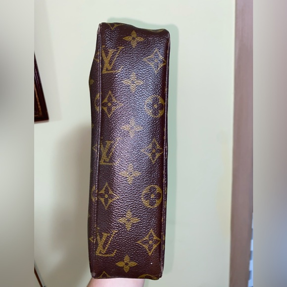 Louis Vuitton Cosmetic Pouch - Picture 2 of 6